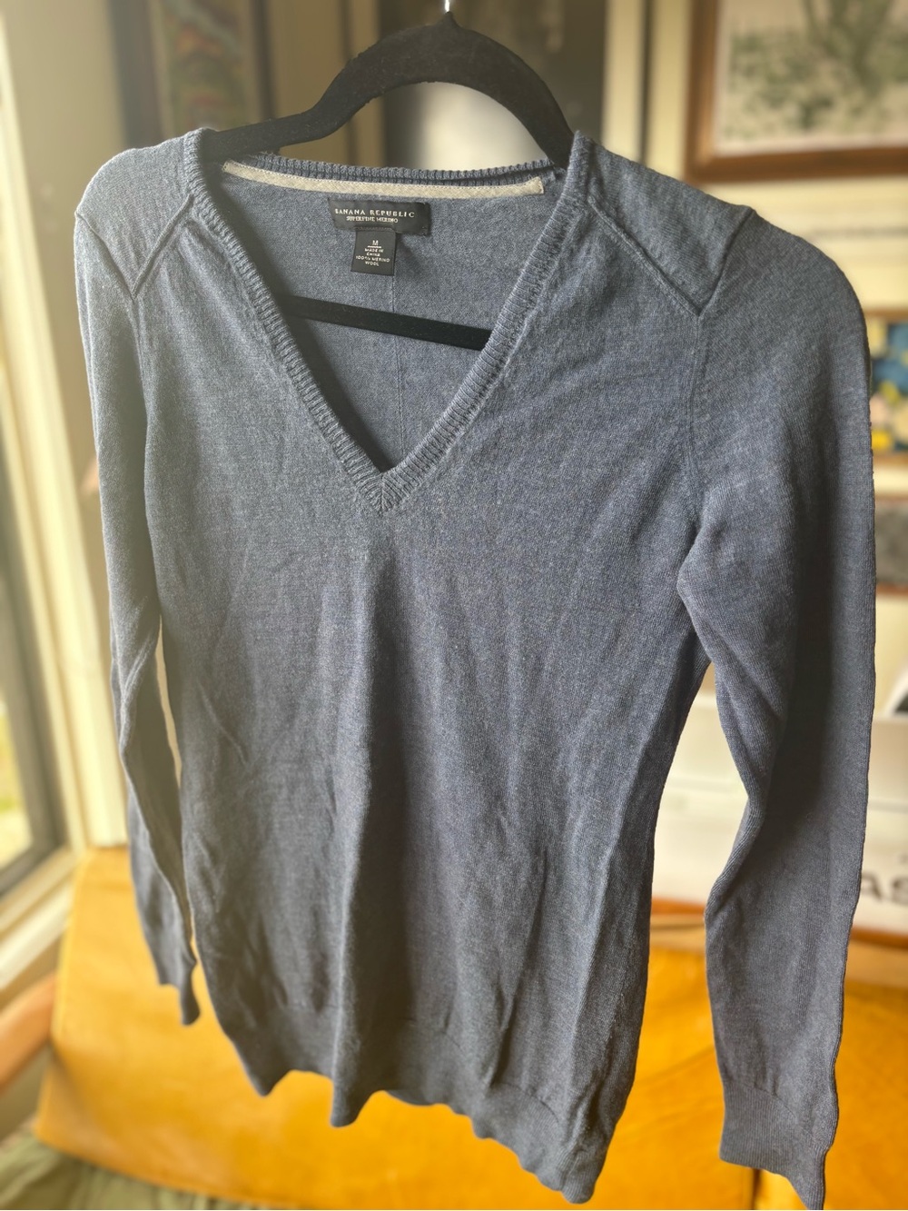 100% Superfine Marino Wool Banana Republic Women's Sweater in Navy